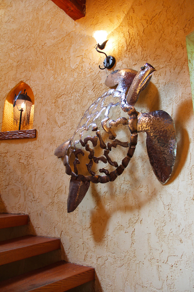 Norman Gitzen Turtle On Wall 1400